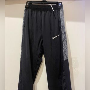 Nike Youth black dryfit Medium sweatpants